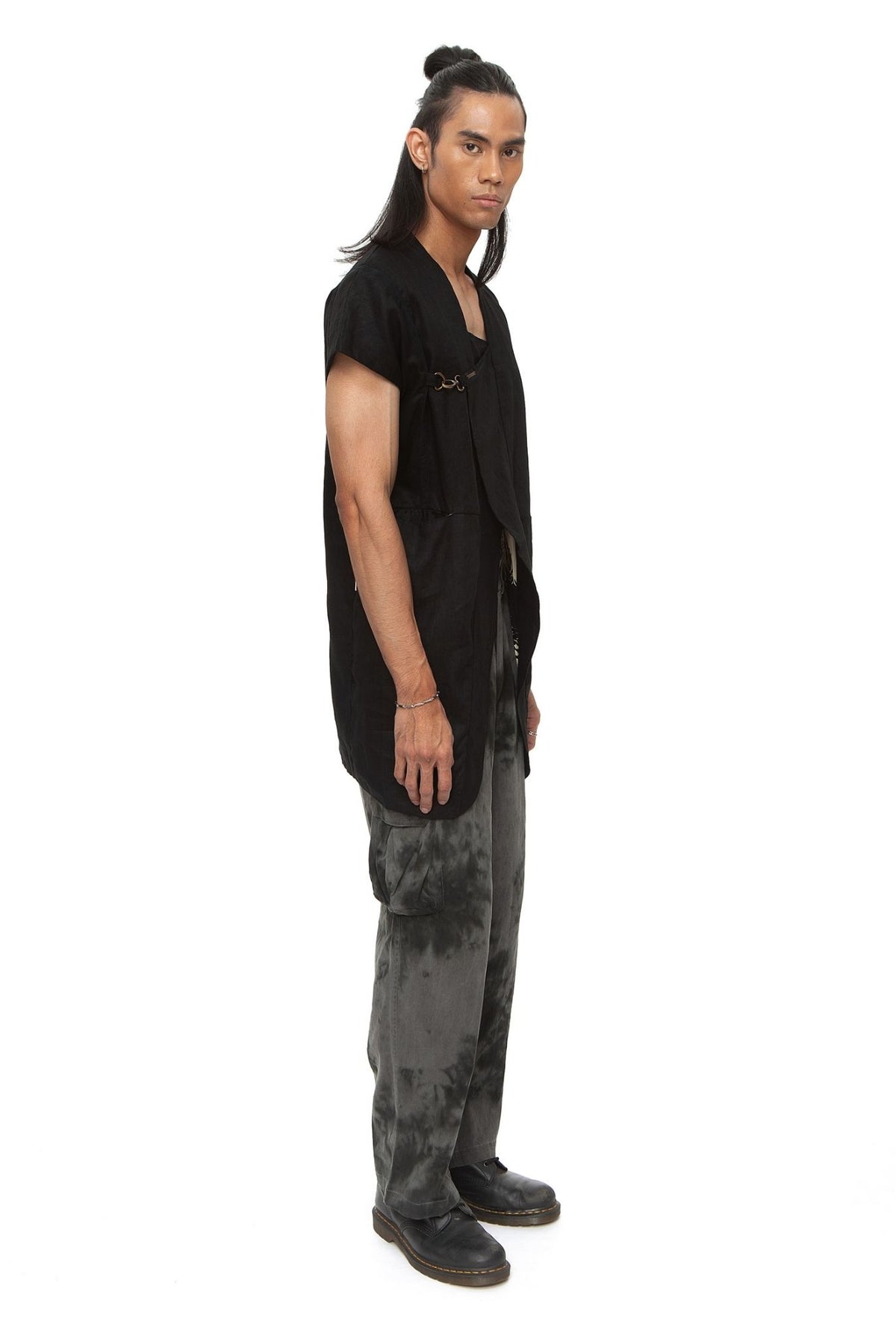 Excalibur Sleeveless Linen Jacket — Black
