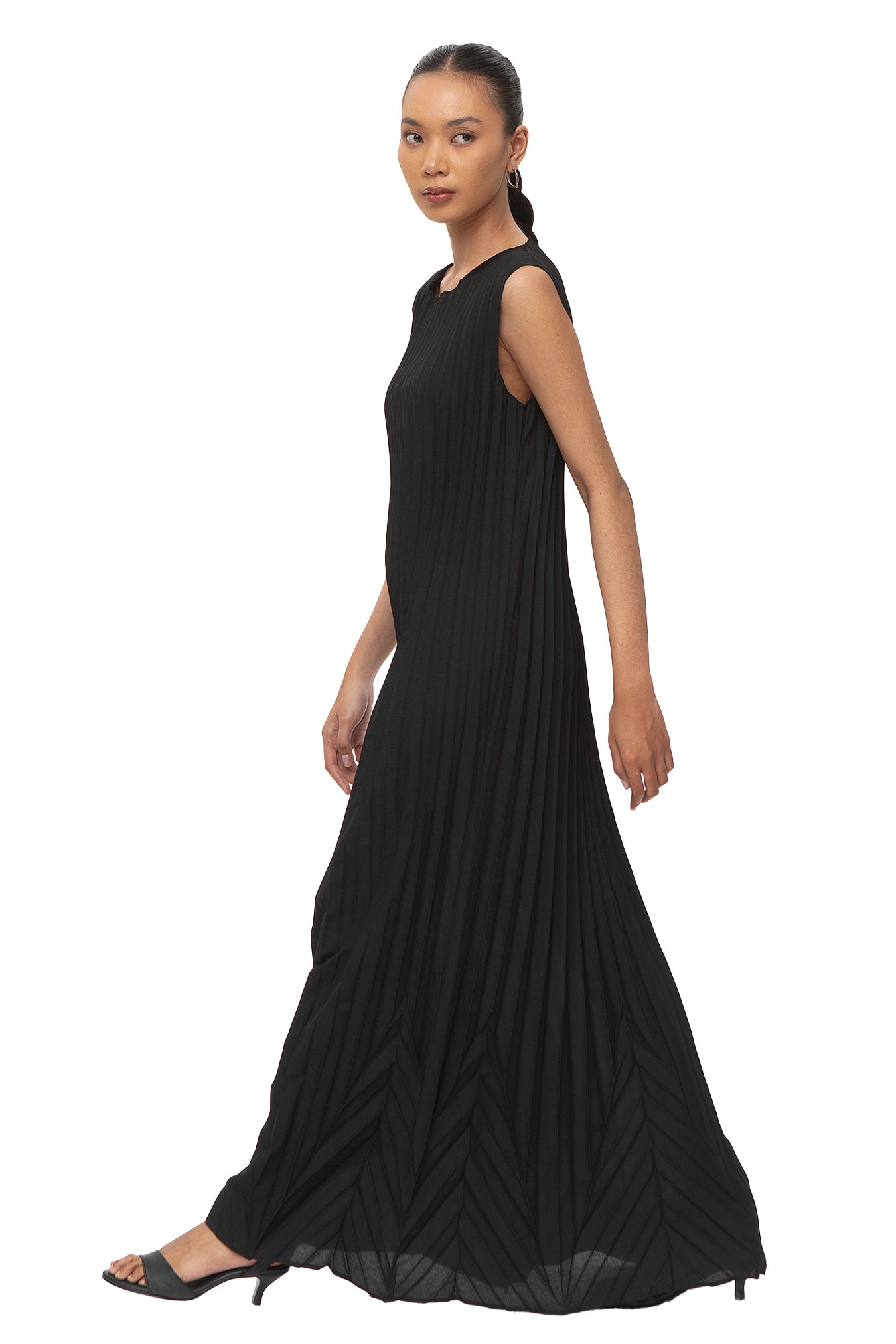 Anabella Sleevess Pleats Dress